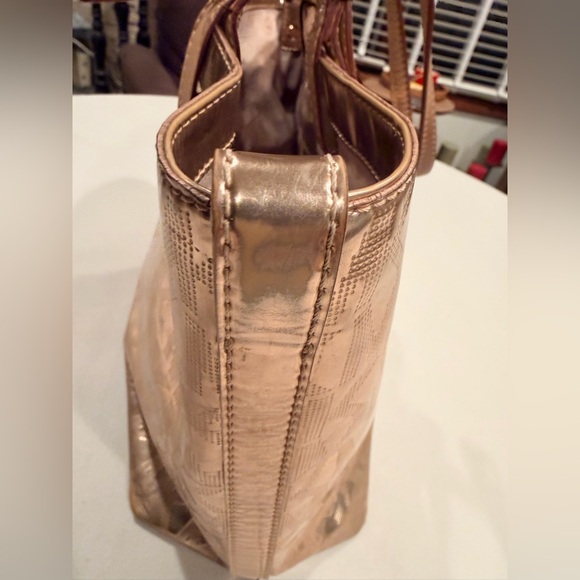 Michael Kors | monogram metallic tote bag. - Picture 11 of 16